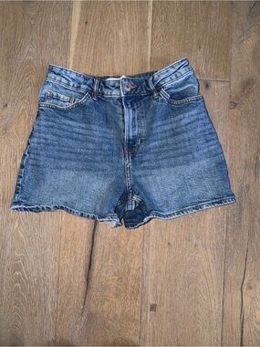 H&M High Waist Shorts Size 4 in great used condition